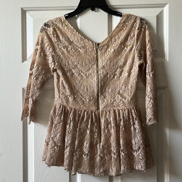 Areve Cream Lace Top - Picture 2 of 4